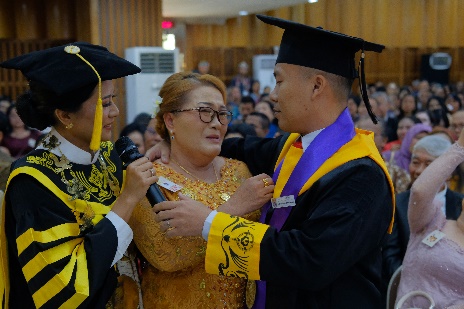 Bukan Tokoh Fiksi, Inilah Superhero di Balik Kesuksesan Lulusan UKSW